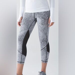 Lululemon Pace Rival Crop
Power Luxtreme Spray Jacquard White Black / Black 6